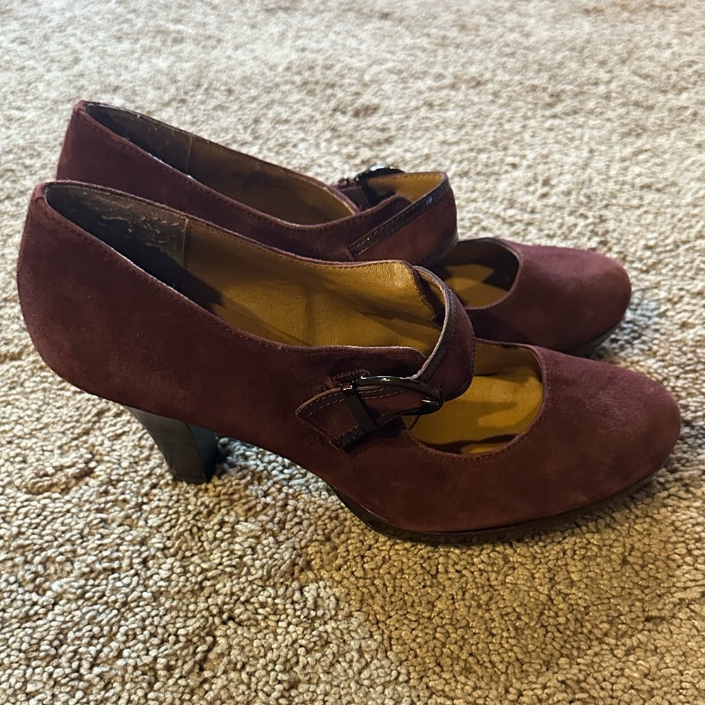 SOFFT | MARY JANE SUEDE HEELS